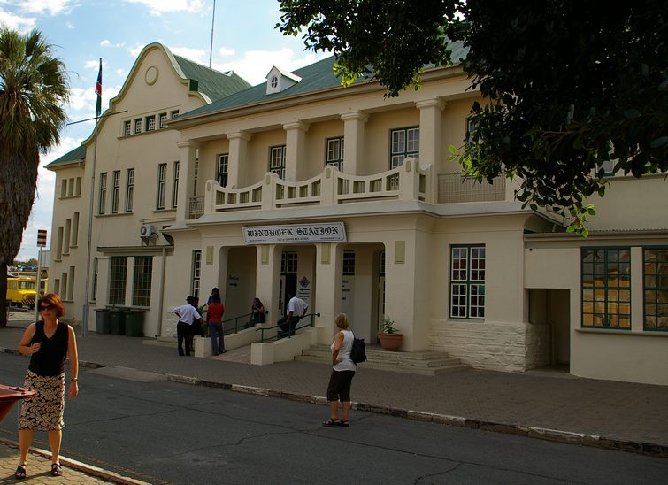 014 Namibia Okt 2006 Bahnhof .JPG